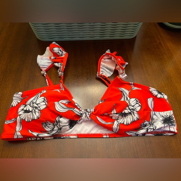 NWT Cupshe Red Floral Knotted Ruffled Bikini - Picture 5 of 10